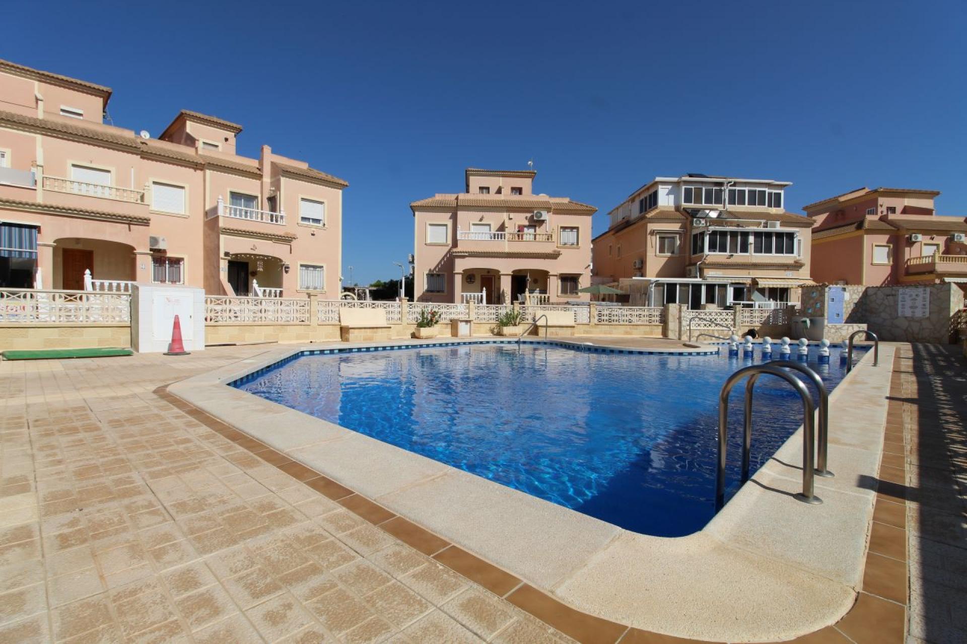 Orihuela Costa, Playa Flamenca, Radhus med 3 sovrum och 2 badrum