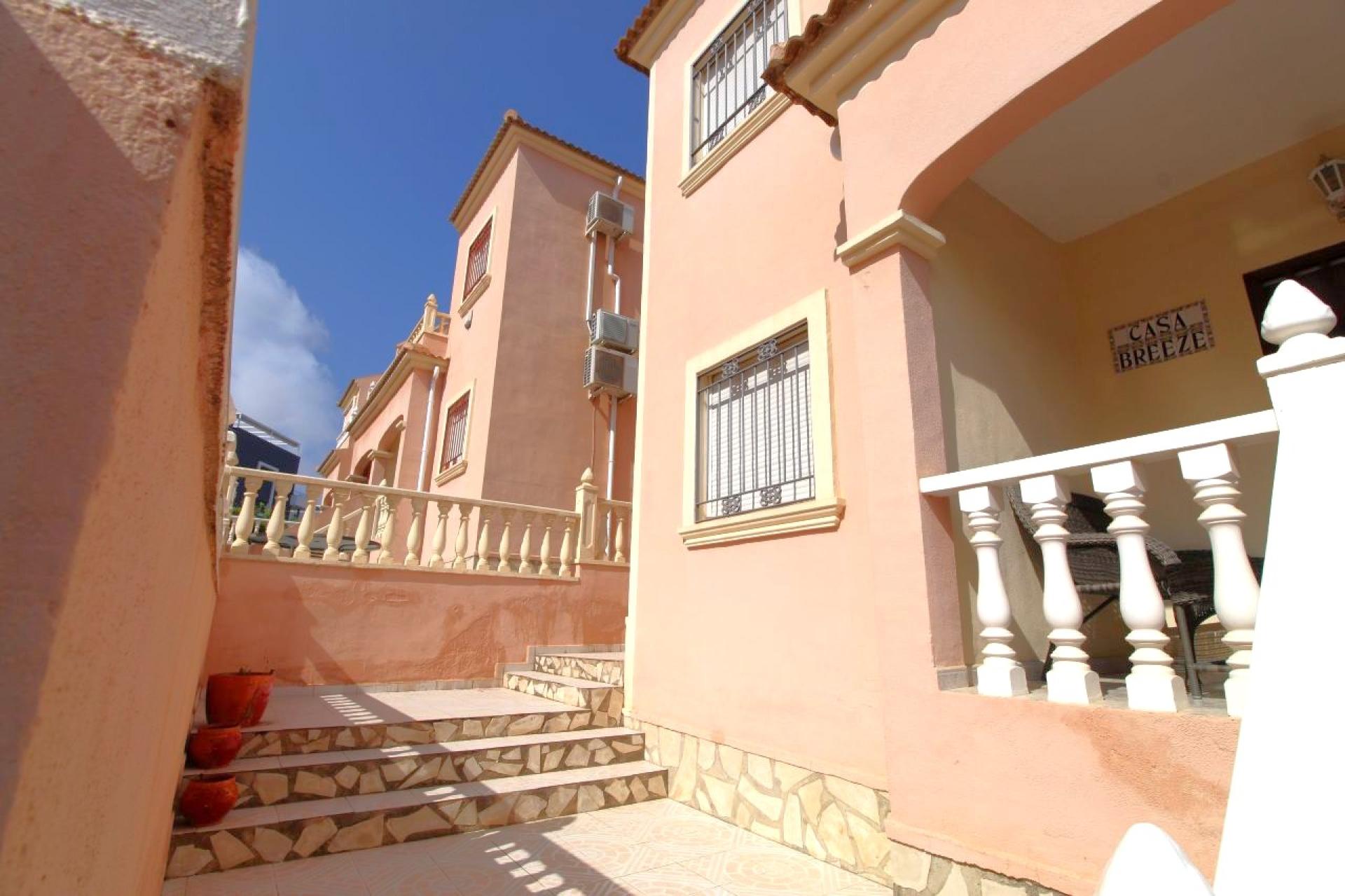 Orihuela Costa, Playa Flamenca, Radhus med 3 sovrum och 2 badrum