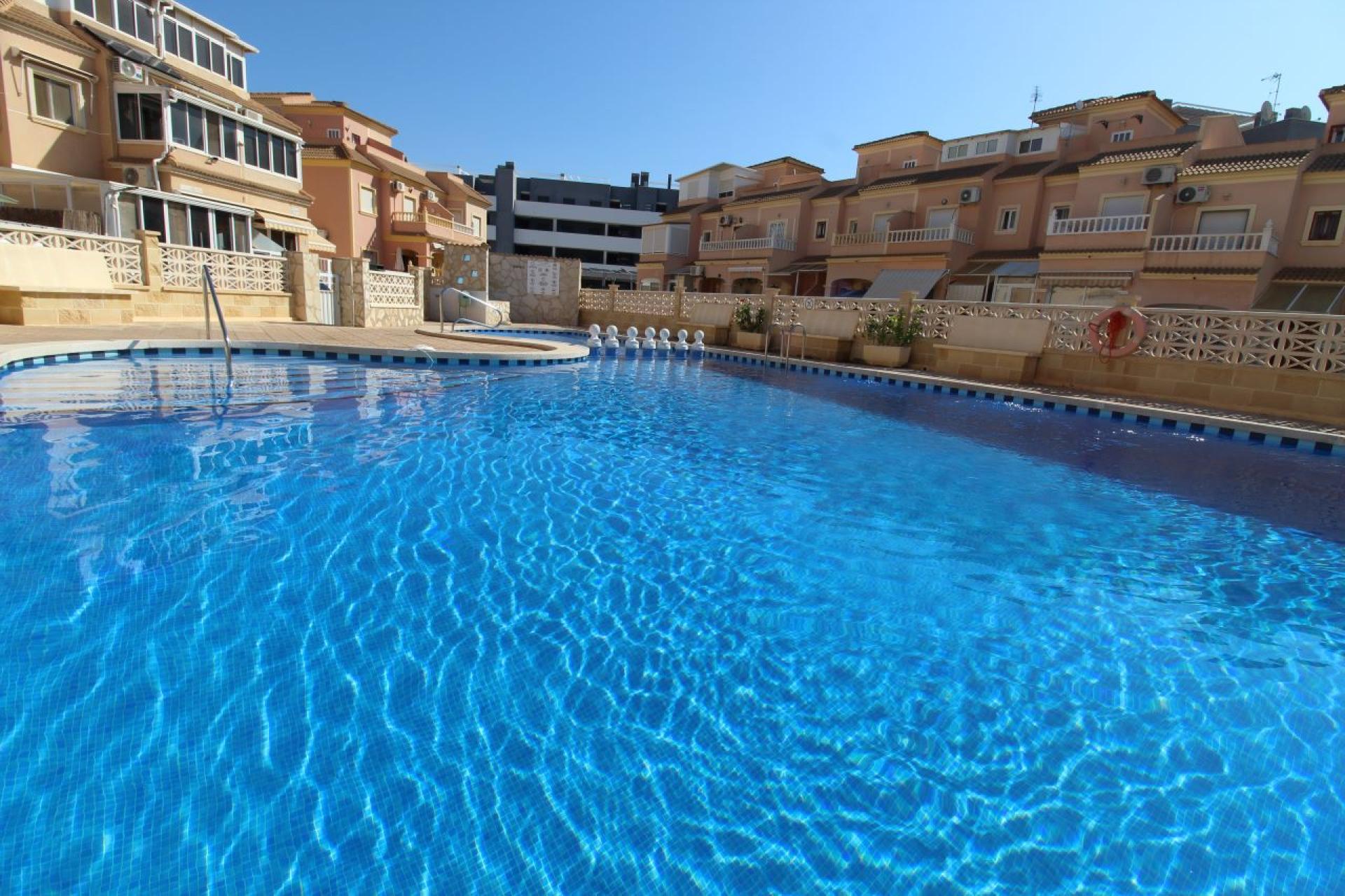 Orihuela Costa, Playa Flamenca, Radhus med 3 sovrum och 2 badrum