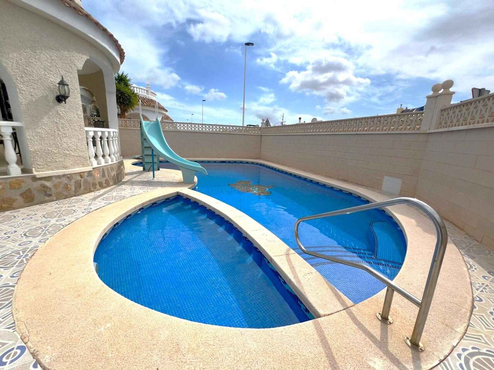 Camposol, Villa con 3 dormitorios y 3 baños