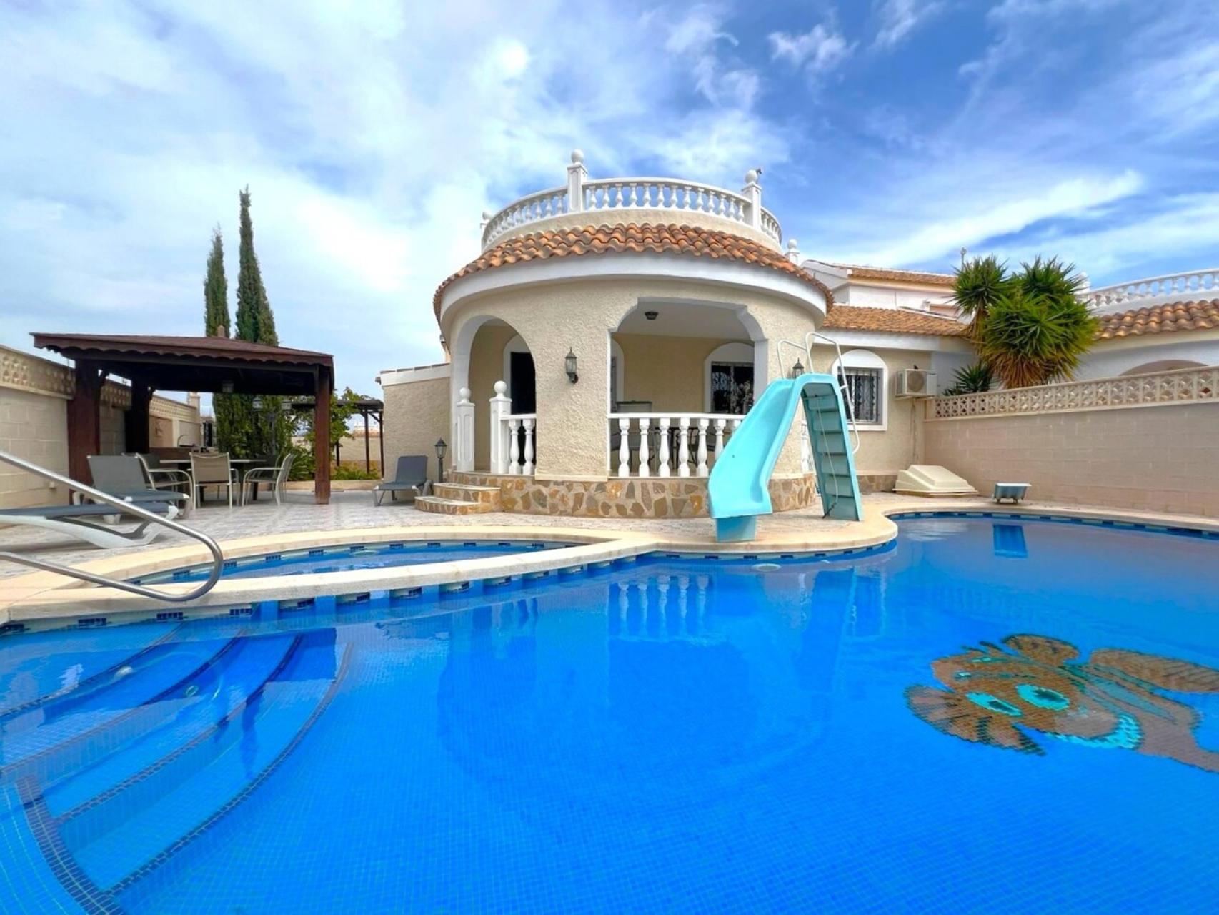 Camposol, Villa con 3 dormitorios y 3 baños