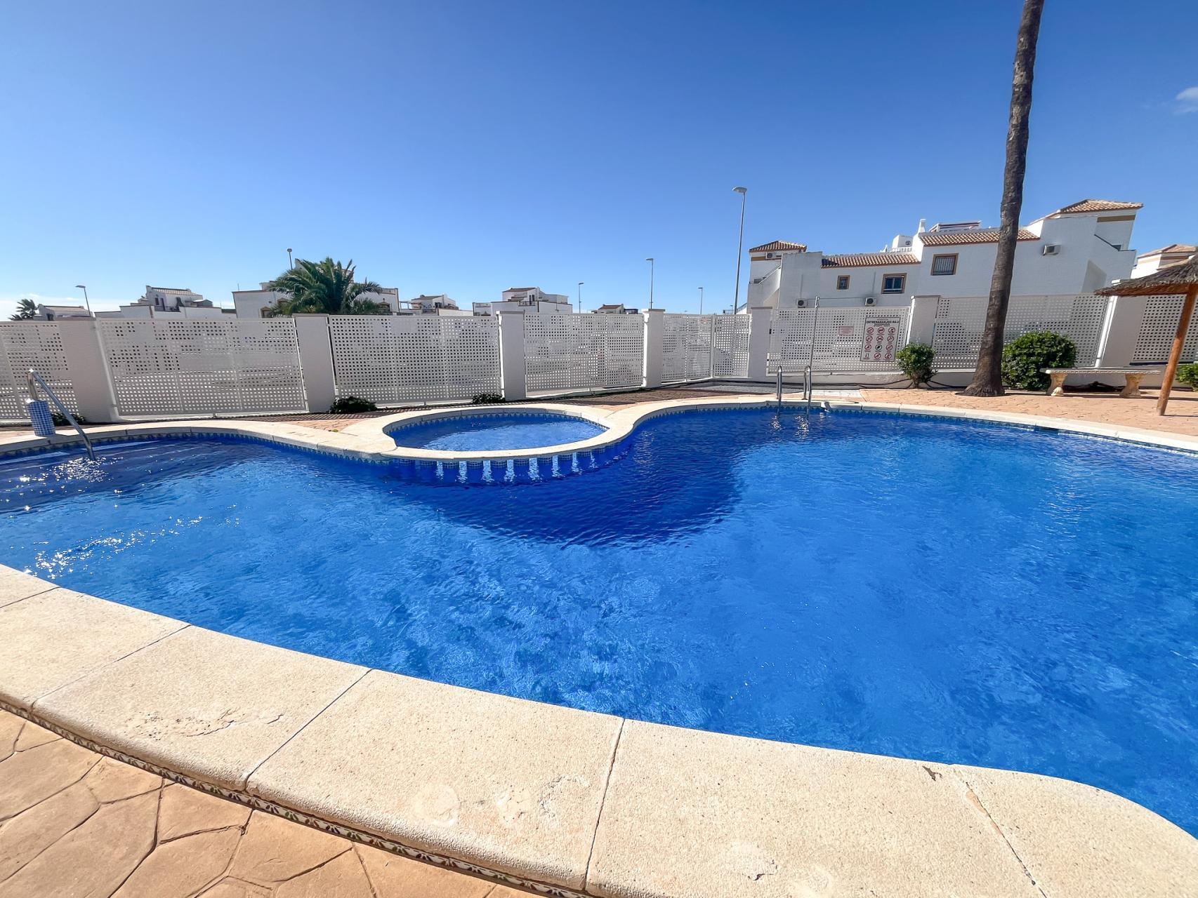 Entre Naranjos, Bungalow planta baja con piscina comunitaria