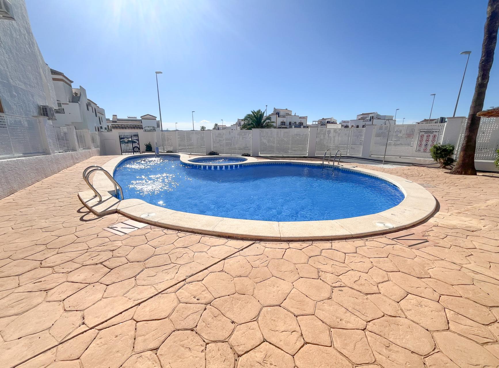 Entre Naranjos, Bungalow planta baja con piscina comunitaria