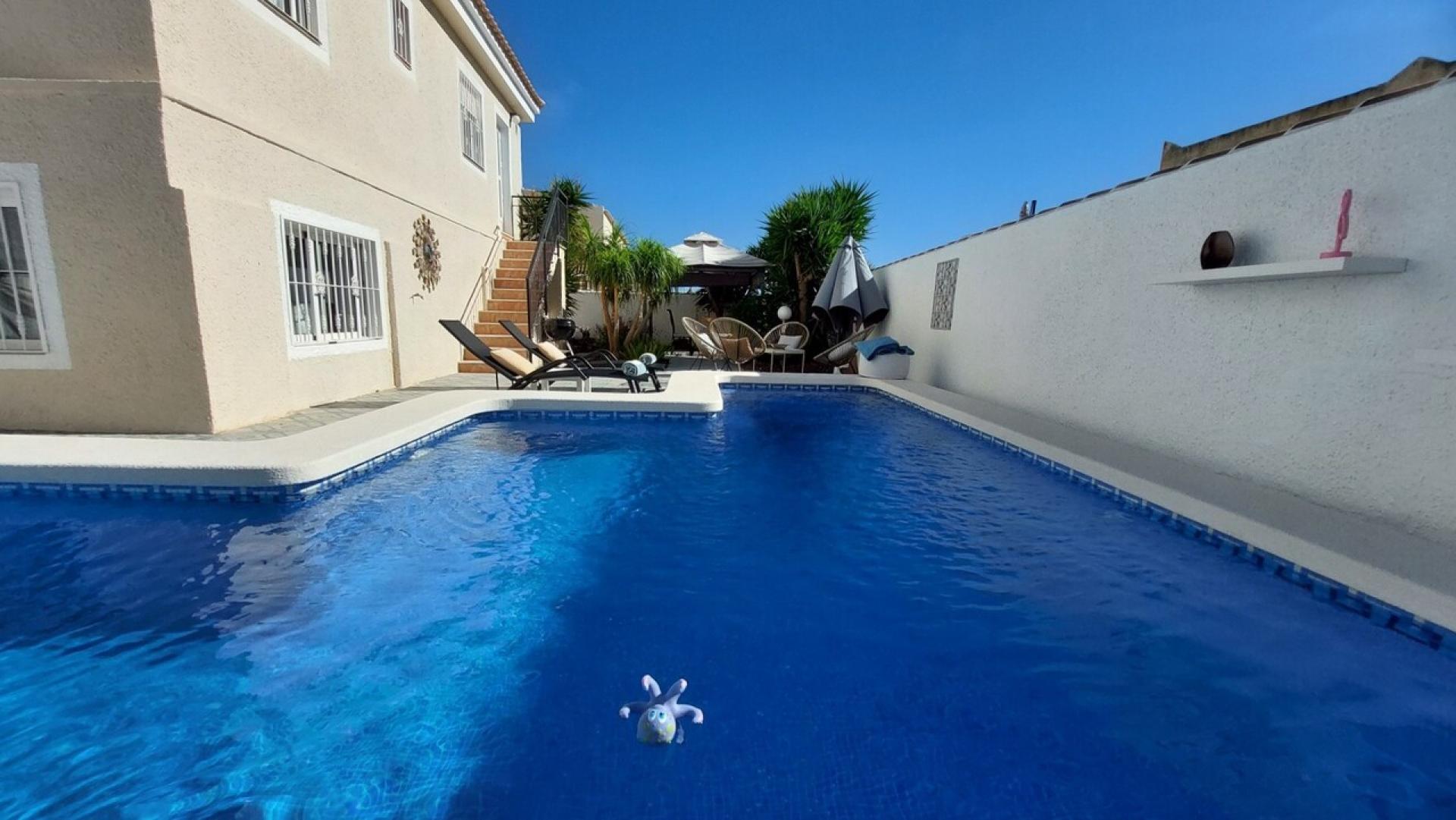 Camposol, Villa Independiente con 3 dormitorios y 2 baños