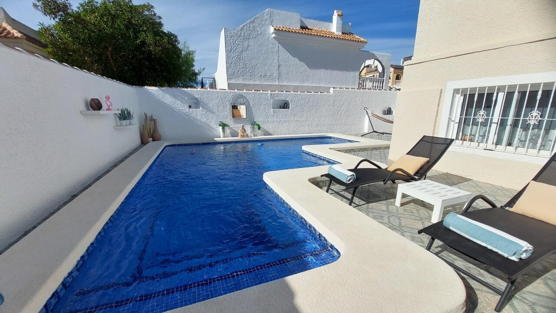 Camposol, Villa Independiente con 3 dormitorios y 2 baños